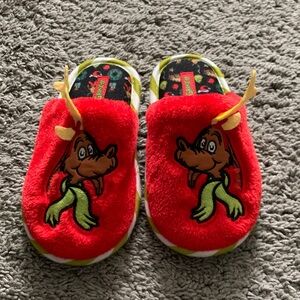 Dr. Seuss Grinch Kids Slippers - Red and Green